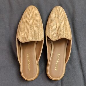 AEROSOLES Women's Tan Woven Mules